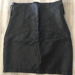 FAUX LEATHER SKIRT